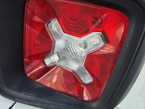 Used 2019 Jeep Renegade Latitude w/ Cold Weather Group image 19