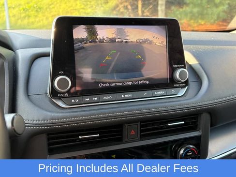 Used 2025 Nissan Rogue SV AWD/4WD image 9