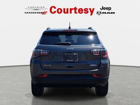 Certified 2022 Jeep Compass Latitude AWD/4WD image 5