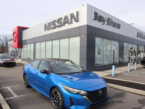 Certified 2025 Nissan Sentra SR image 2