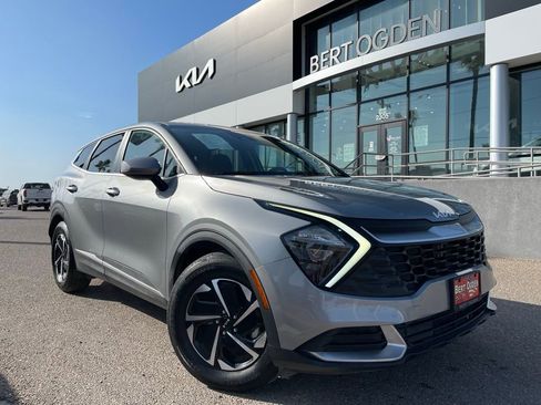 Used 2023 Kia Sportage LX image 1