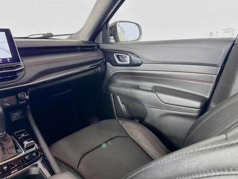 Used 2025 Jeep Compass Trailhawk w/ Trailhawk Elite Group image 27