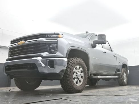 Used 2024 Chevrolet Silverado 2500 LT AWD/4WD image 31