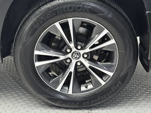 Used 2018 Toyota Highlander Plus w/ Protection Package #3 AWD/4WD image 6