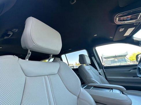 New 2026 Jeep Grand Wagoneer L 2WD image 18