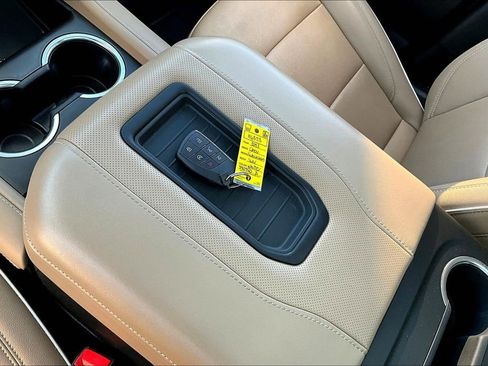 Used 2023 Chevrolet Suburban Premier w/ Advanced Technology Package AWD/4WD image 36