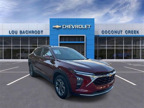 Used 2024 Chevrolet Trax LT image 2