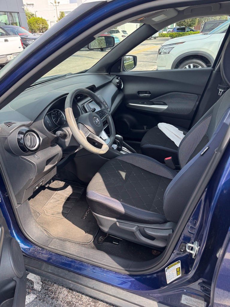 Used 2018 Nissan Kicks SV FWD image 4
