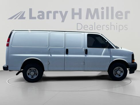 Used 2017 Chevrolet Express 2500 RWD image 6