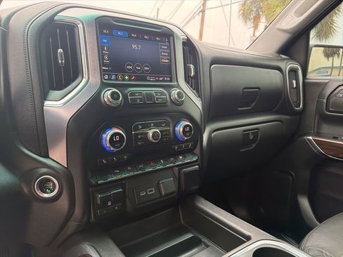 Used 2021 GMC Sierra 1500 SLT image 10