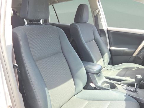 Used 2015 Toyota RAV4 LE image 19