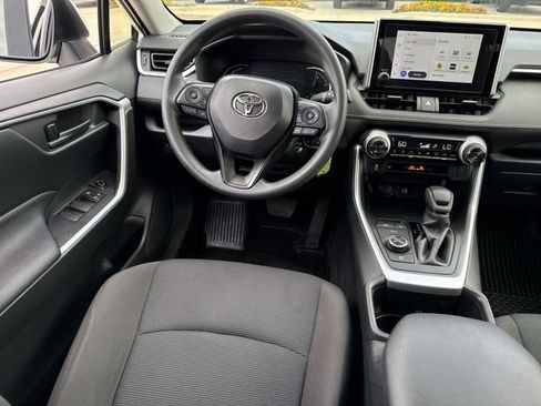 Used 2025 Toyota RAV4 LE AWD/4WD image 10