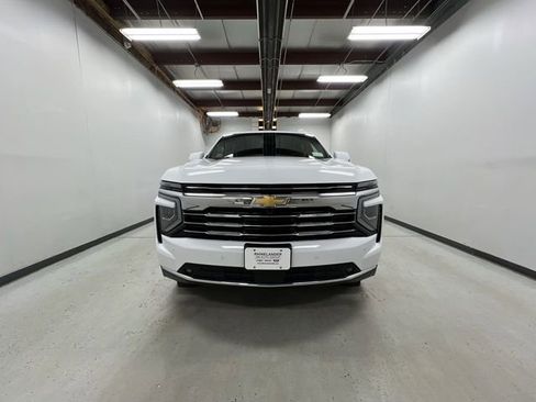 New 2026 Chevrolet Suburban LT image 3