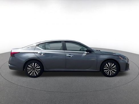 Used 2025 Nissan Altima 2.5 SV FWD image 16