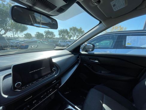 Used 2025 Nissan Rogue SV image 37