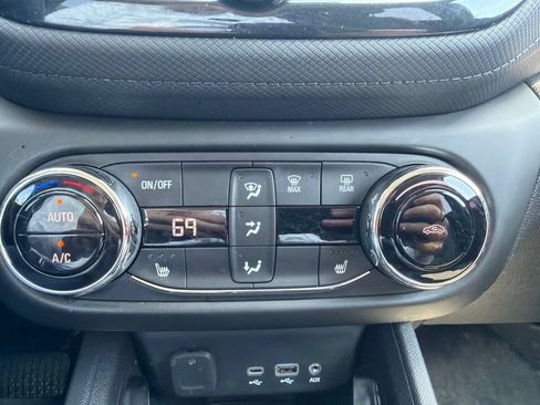 Used 2023 Chevrolet TrailBlazer LT w/ Convenience Package AWD/4WD image 12