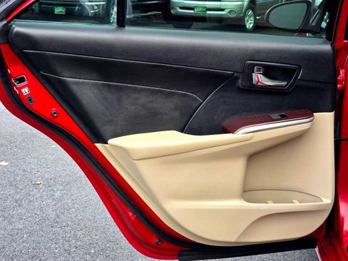 Used 2013 Toyota Camry XLE image 29