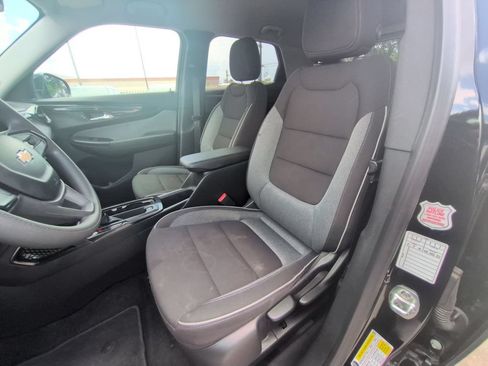 Used 2025 Chevrolet TrailBlazer LT AWD/4WD image 24