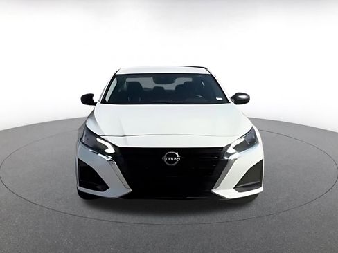 Used 2025 Nissan Altima 2.5 SV image 3