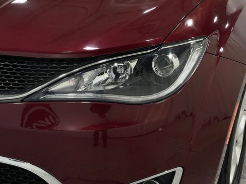 Used 2017 Chrysler Pacifica Touring-L Plus image 36