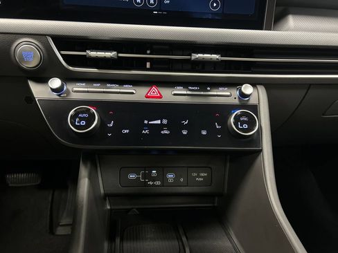 Certified 2024 Hyundai Sonata SEL w/ Convenience Package FWD image 19