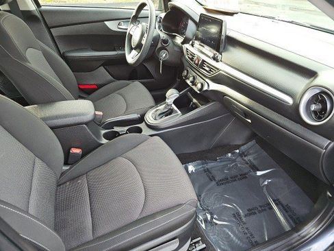 Used 2023 Kia Forte LXS image 11