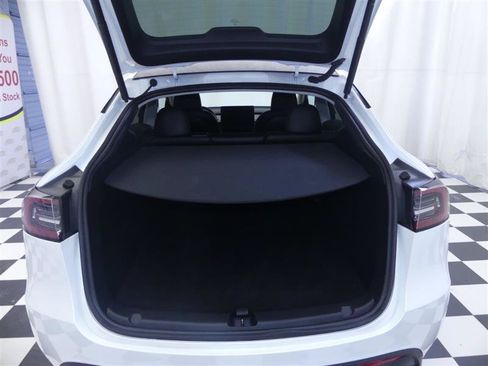 Used 2024 Tesla Model Y Long Range AWD/4WD image 27