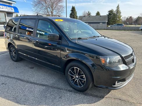 Used 2016 Dodge Grand Caravan R/T image 5