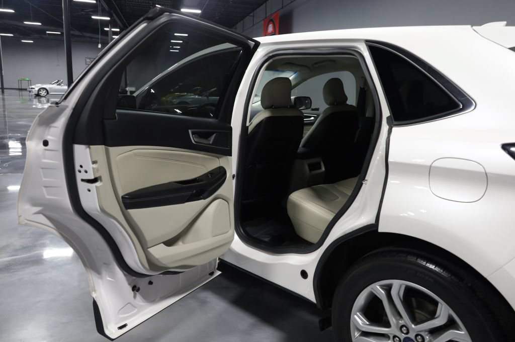 Used 2018 Ford Edge Titanium w/ Technology Package FWD image 18