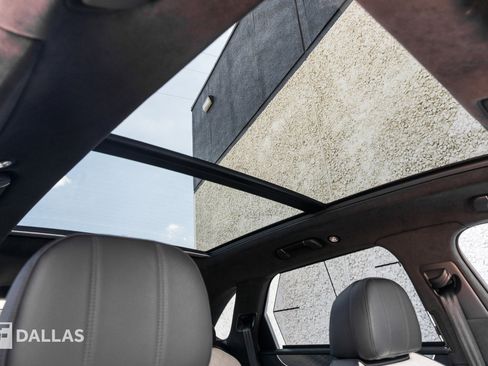 Used 2023 Bentley Bentayga image 44