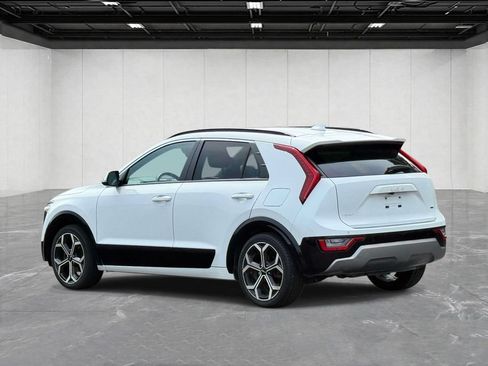 Used 2023 Kia Niro SX Touring FWD image 7
