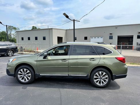 Used 2017 Subaru Outback 3.6R Touring w/ Popular Package #5A AWD/4WD image 6