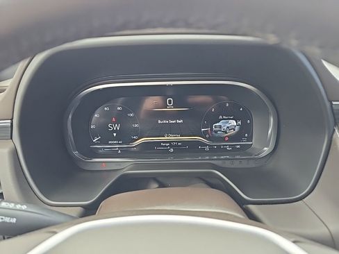 Used 2023 GMC Yukon SLT w/ SLT Luxury Package image 19