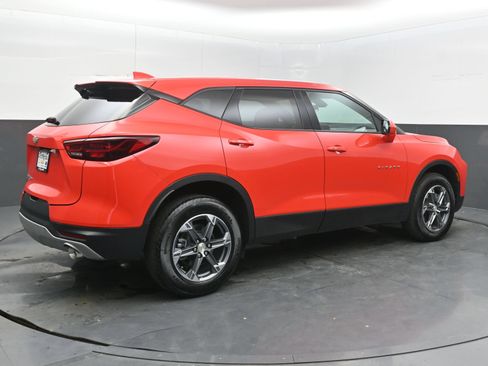 Used 2025 Chevrolet Blazer LT AWD/4WD image 9