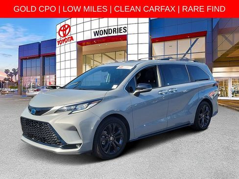 Used 2024 Toyota Sienna XSE w/ XSE Premium Package FWD image 2