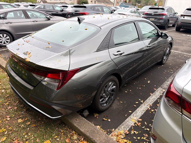 Used 2024 Hyundai Elantra SEL FWD image 15