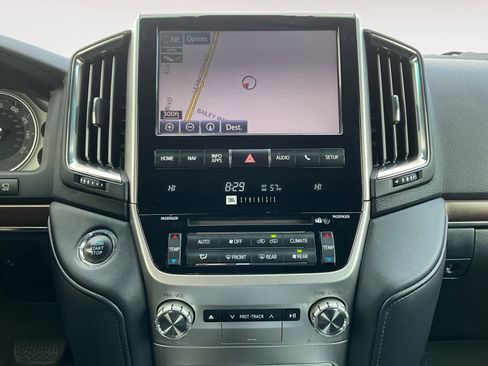 Used 2016 Toyota Land Cruiser image 14