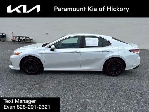 Used 2018 Toyota Camry XLE FWD image 4