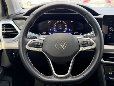 Certified 2025 Volkswagen Taos SE FWD image 14