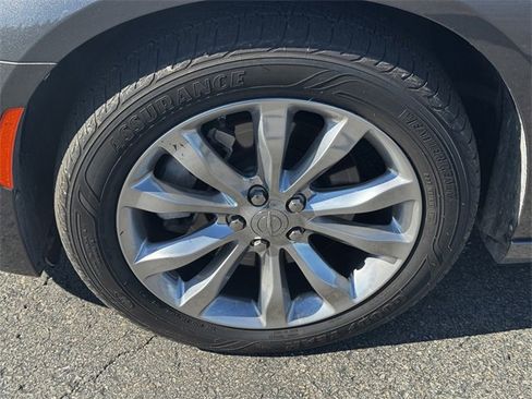 Certified 2022 Chrysler 300 Touring image 10