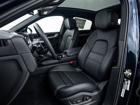 Certified 2025 Porsche Cayenne image 5