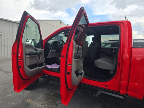 Used 2017 Ford F150 XLT AWD/4WD image 10