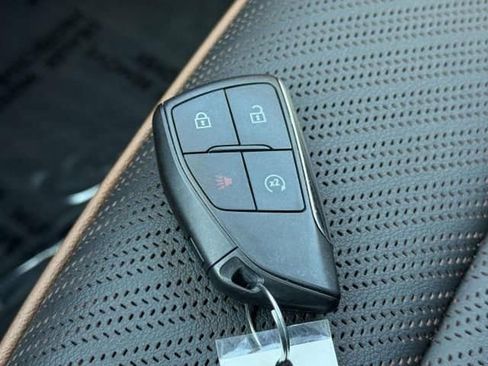 Used 2025 GMC Canyon AT4 w/ Technology Plus Package image 31