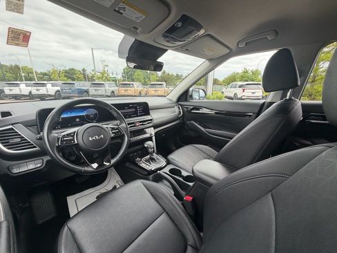 Used 2024 Kia Seltos EX FWD image 8