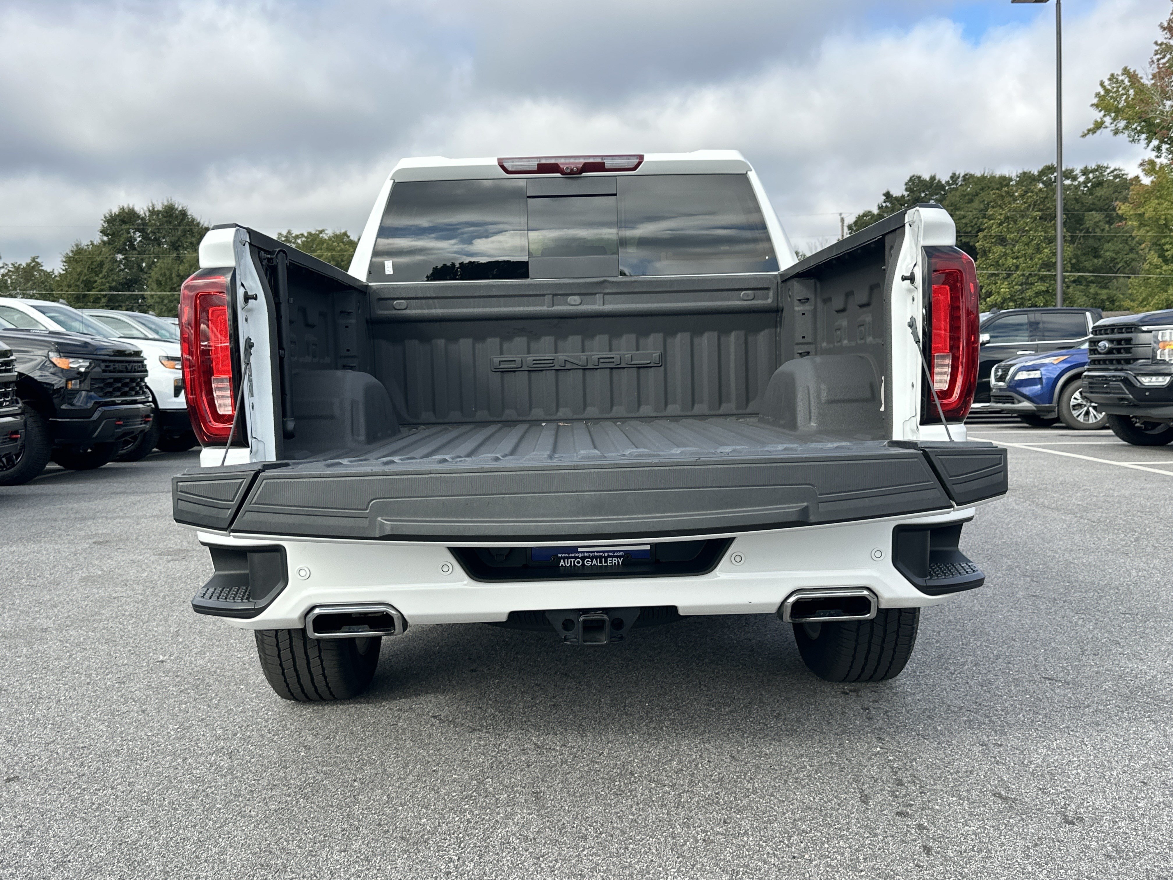 Used 2023 GMC Sierra 1500 Denali w/ Technology Package AWD/4WD image 19