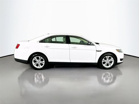 Used 2018 Ford Taurus SE FWD image 16