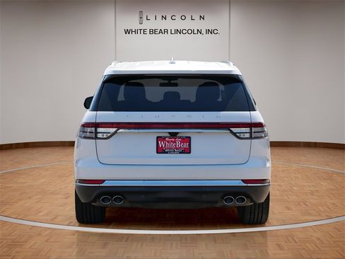 Used 2020 Lincoln Aviator Reserve w/ Equipment Group 202A image 4