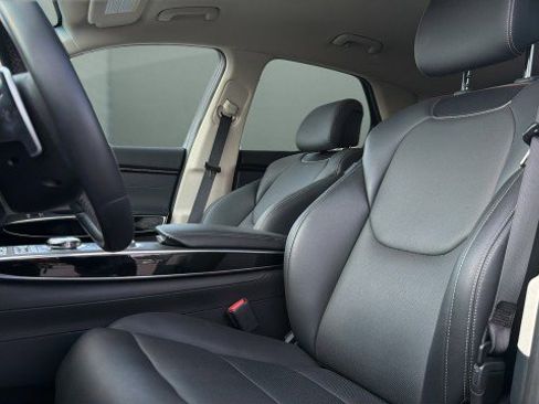 Used 2025 Genesis GV70 2.5T image 19