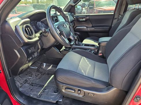 Used 2020 Toyota Tacoma TRD Sport w/ Technology Package AWD/4WD image 20
