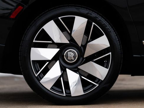 Used 2026 Rolls-Royce Cullinan image 46